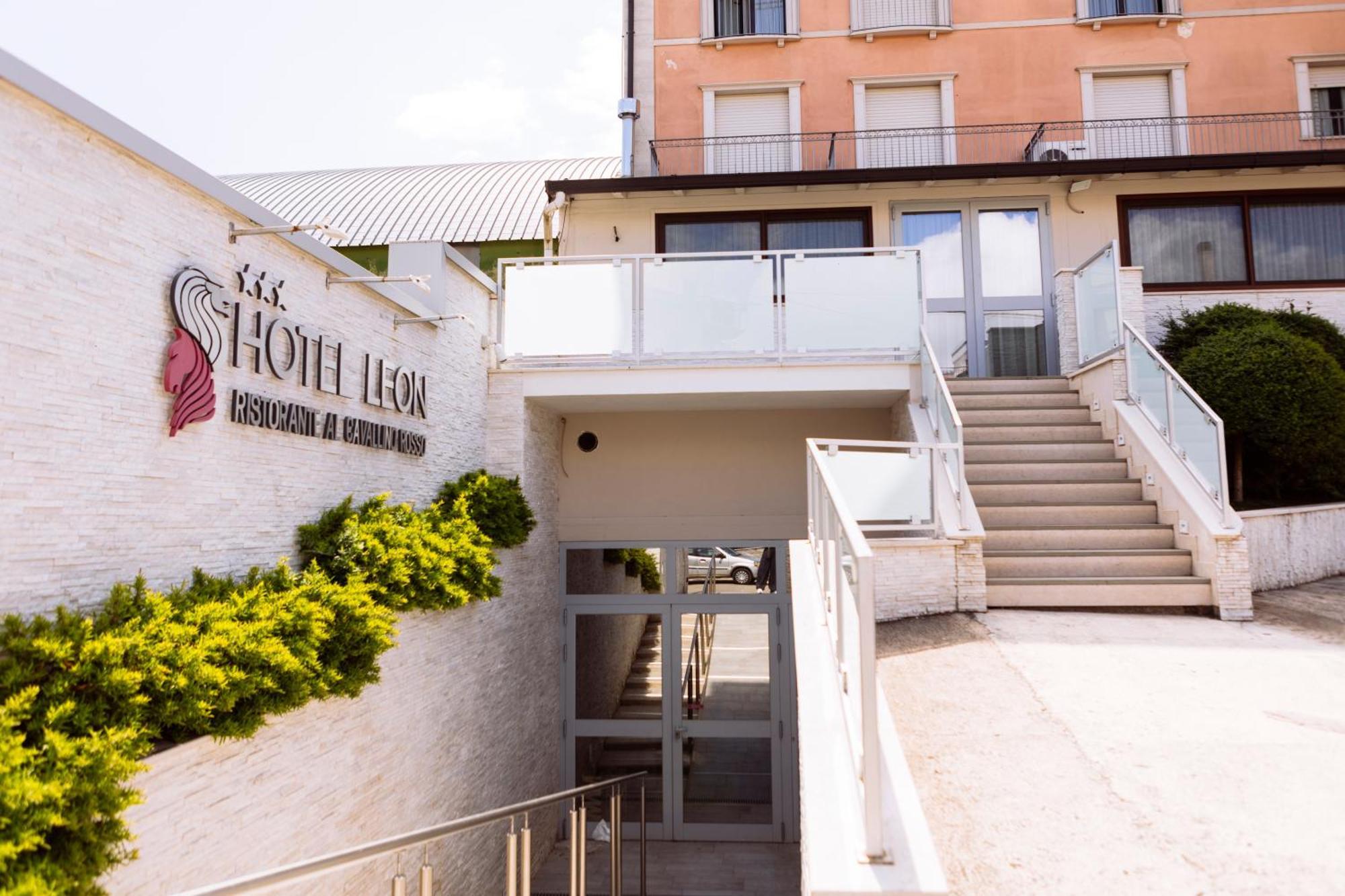Hotel Leon - Ristorante Al Cavallino Rosso San Giovanni Rotondo Exteriér fotografie